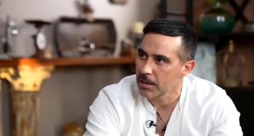 "ناد صغير جدًا".. برافو يقارن بين برشلونة ومانشستر سيتي